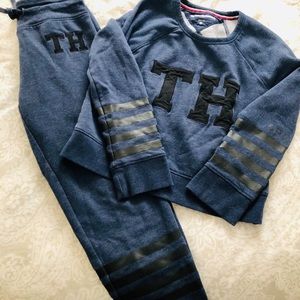 Tommy Hilfiger sweatpant/sweatshirt set